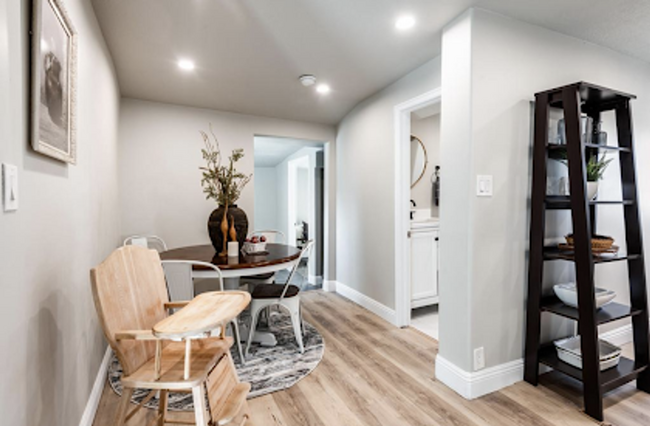 Building Photo - Large 2 Bed, 1 Bath + 2 Bonus Rooms – Two ...