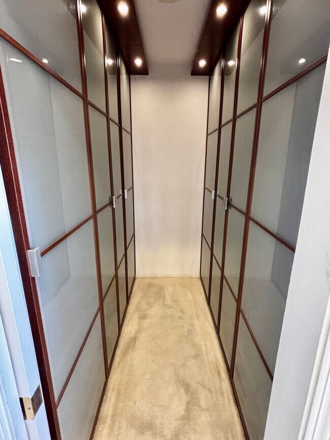 Building Photo - Beautiful La Jolla Alta Home! 50% off First Month's Rent Move in Promotion!