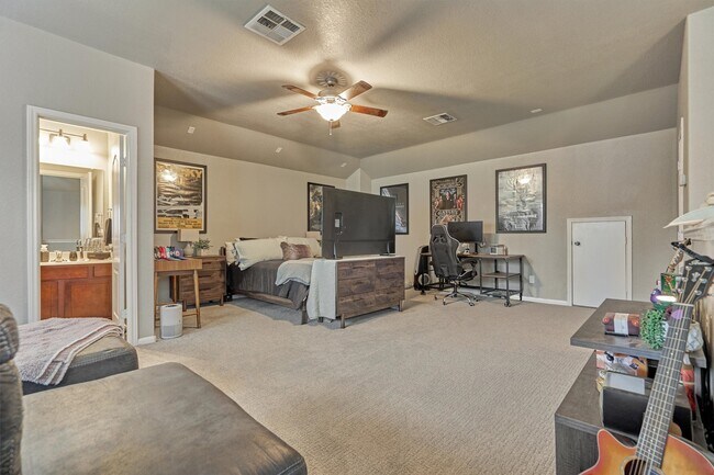 Building Photo - 204 Forest Peak Way