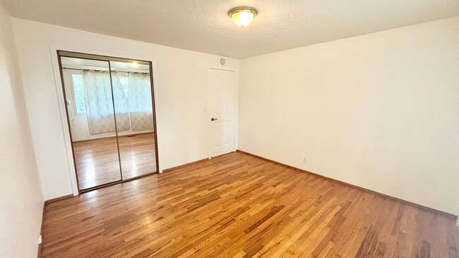 Building Photo - 1/2 Month Free - Charming Single-Level Home with Spacious Yard & Easy Portland Access