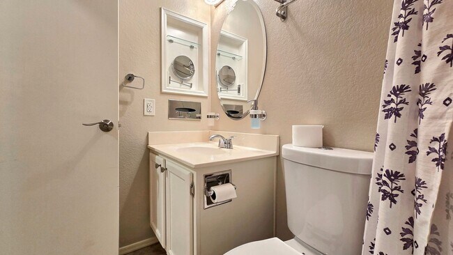 Building Photo - NEAR WESTGATE! Delightful 4bdr Corner Lot ...