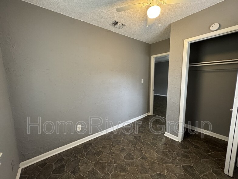 Building Photo - 204 E 48th St