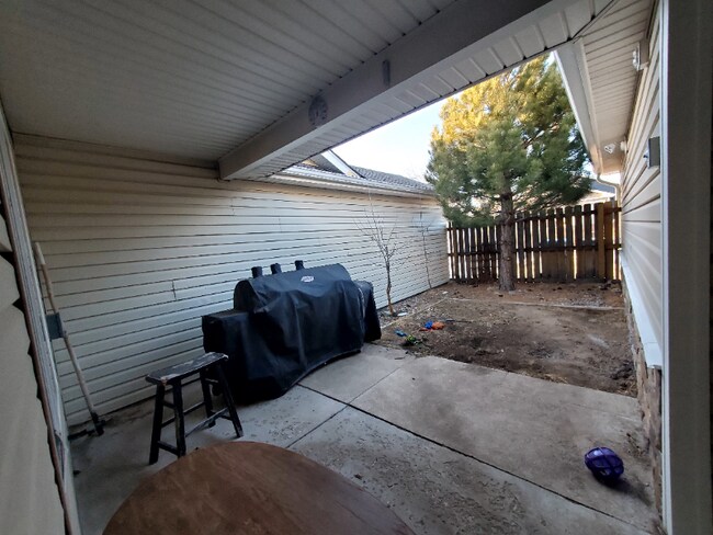 Building Photo - 5002 Sunny Ridge Ln