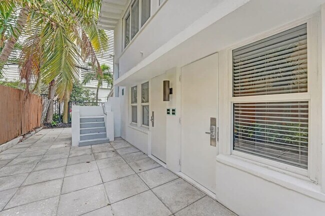 Building Photo - 3020 Seville St