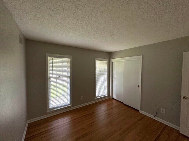 Building Photo - 8009 Farmington Blvd