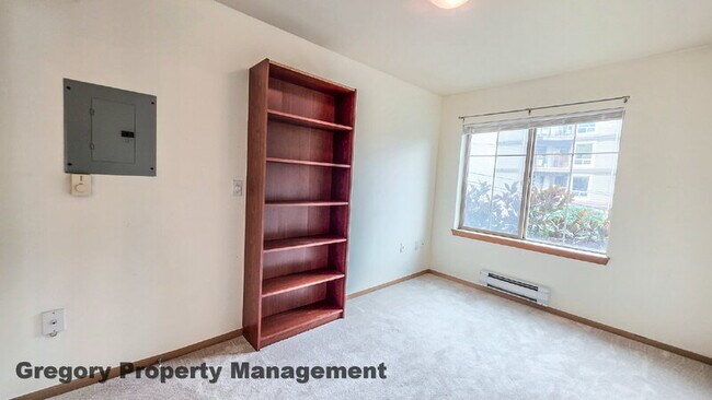 Building Photo - 700 E Denny Way