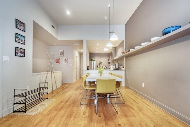 Building Photo - 70 Clarendon St