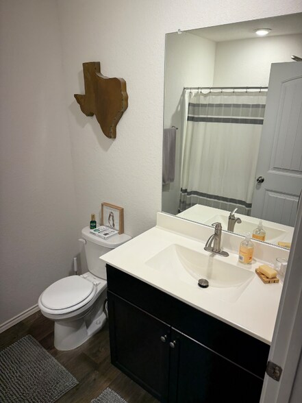 Building Photo - 764 Armadillo Dr