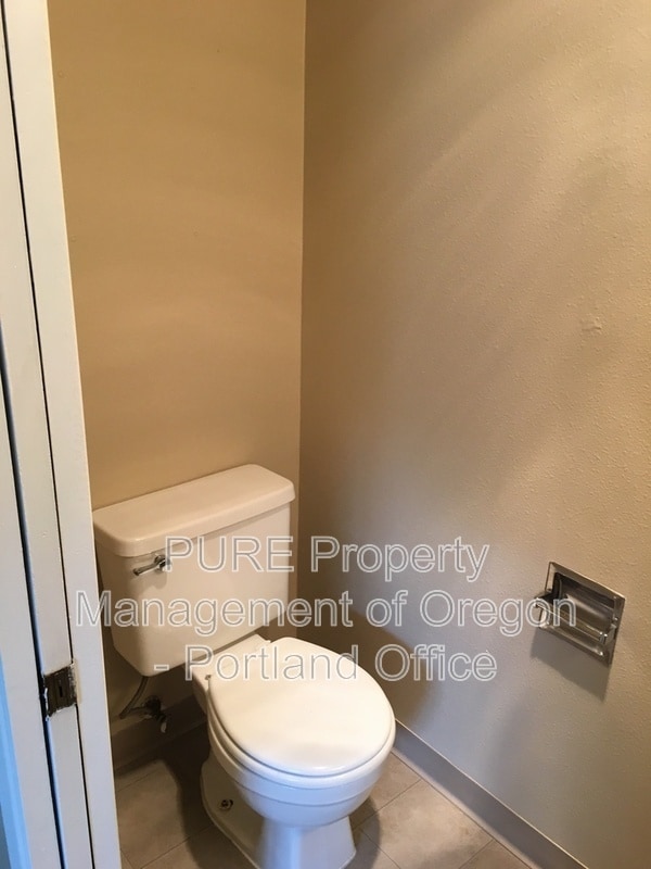 Building Photo - 5160 NW Neakahnie Ave