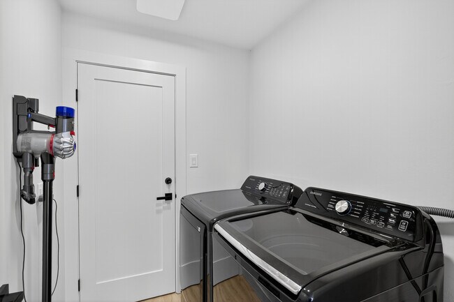 Building Photo - 820 Broken Arrow