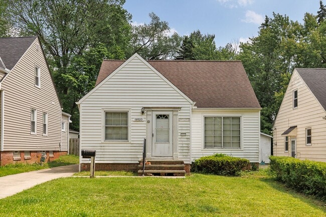 Primary Photo - 3 Bedroom/1 bath Single House Maple Hts!!