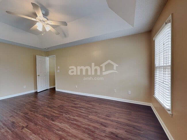 Building Photo - 601 Crossing Dr