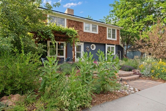 Building Photo - Rare Find in Kensington South – Park Views...
