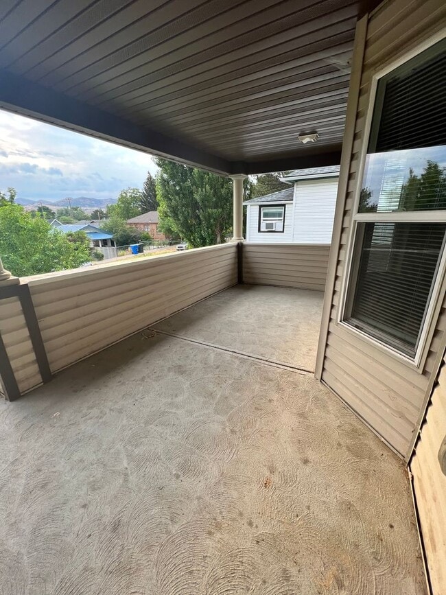 Building Photo - "Beautiful 4 Bedroom House For Rent" - Not furnished