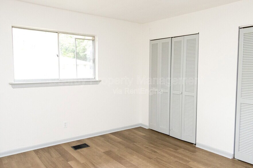 Building Photo - 1300 Koblan Dr
