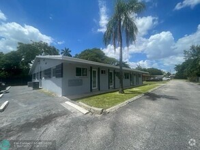 Building Photo - 4655 SW 33rd Ave