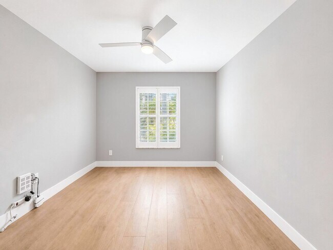 Building Photo - Beautifully renovated 3/2 home now available in the desirable Villages at Country Creek!