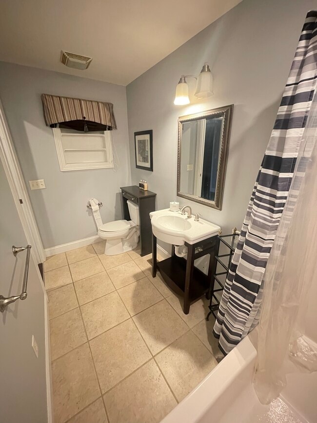 Building Photo - Brooks Street House - 1 bed 1 bath