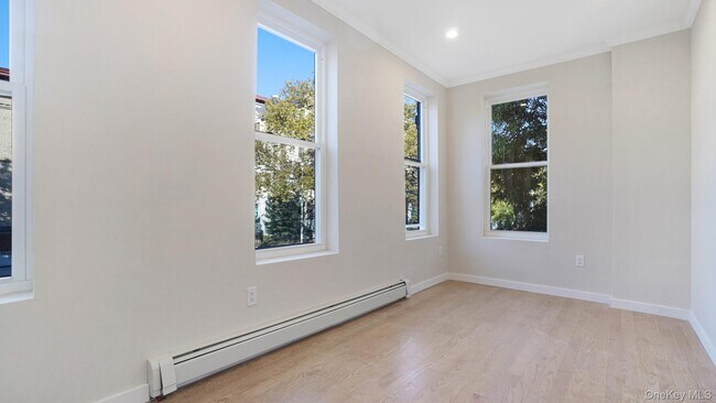 Building Photo - 386 Chauncey St