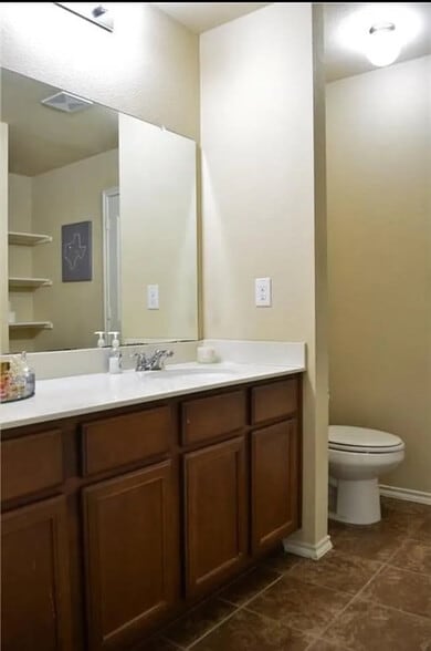 Building Photo - Room in House on Overlook Dr