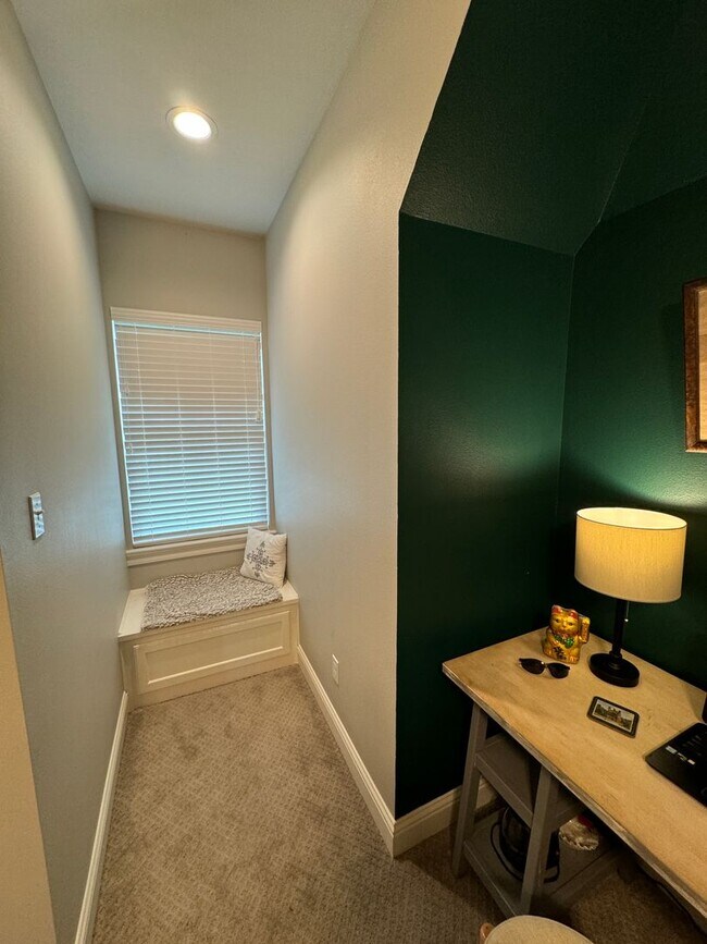 Building Photo - 629 Dumaine Dr