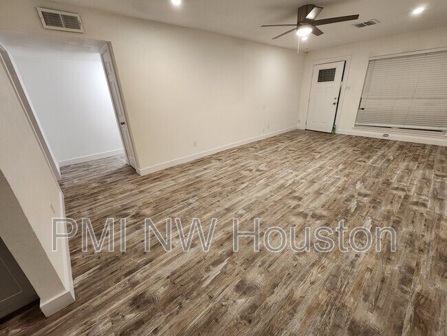 Building Photo - 2677 Gessner Rd