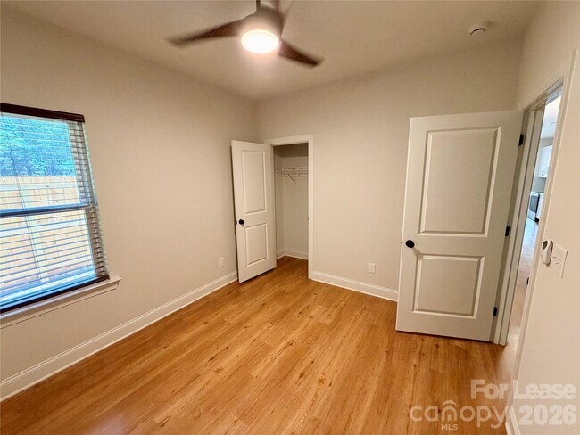 Building Photo - 525 N Linwood Ave