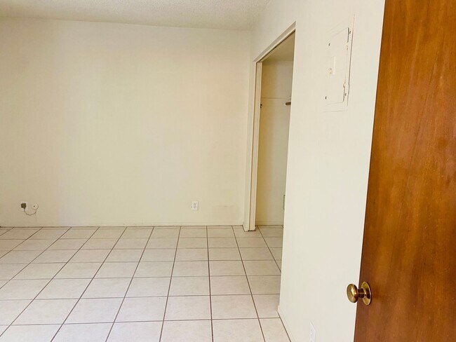 Building Photo - 769 Carro Dr