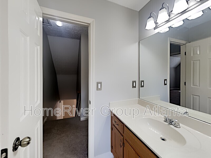 Building Photo - 1216 Wynford Colony S W