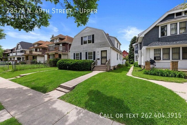 Building Photo - Two bedroom upper duplex in great Milwauke...