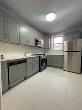 Building Photo - 660 Hemlock St