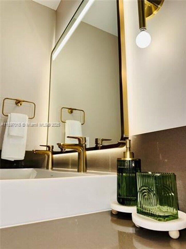 Building Photo - 159 NE 6th St