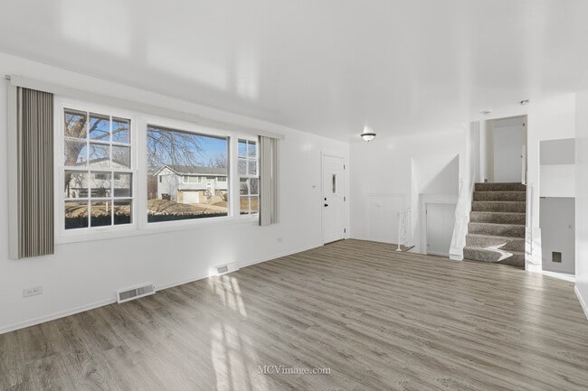 Building Photo - 3317 Birchwood Dr