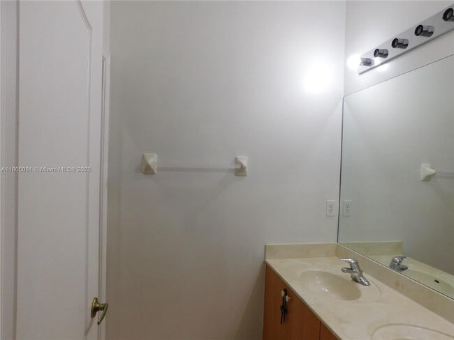 Building Photo - 1750 NE 37th Pl
