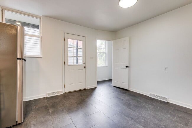 Building Photo - 925 Manton Wy