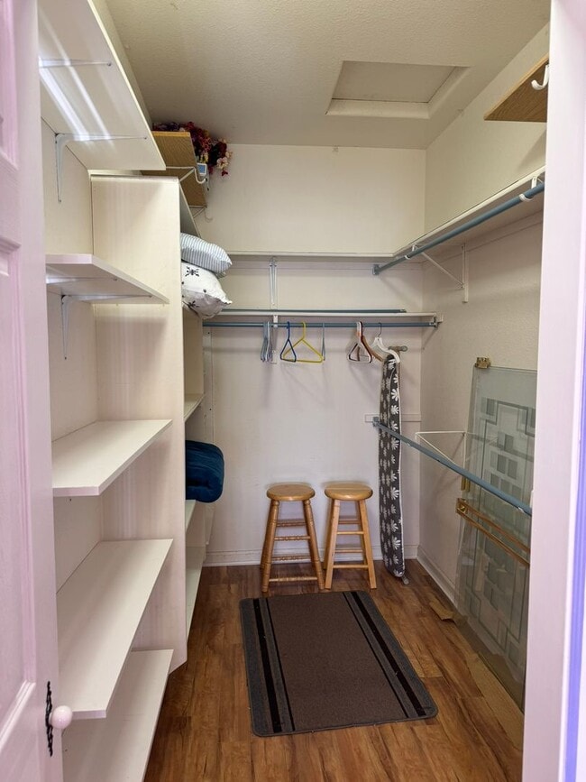 Building Photo - Fully Furnished 3Bed, 2Bath, 2Car Garage i...