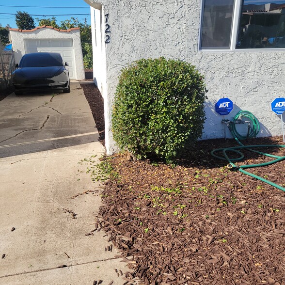 Front & Backyard covered with water conserving bark - 720 Jewell Dr