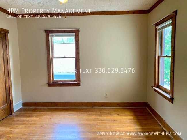 Building Photo - 926 Main Ave W