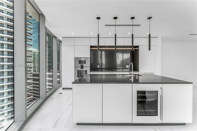 Building Photo - 300 Biscayne Blvd Way