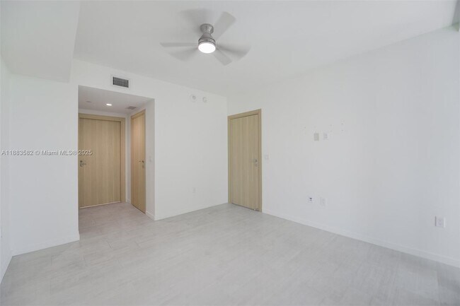 Building Photo - 1000 Brickell Plaza