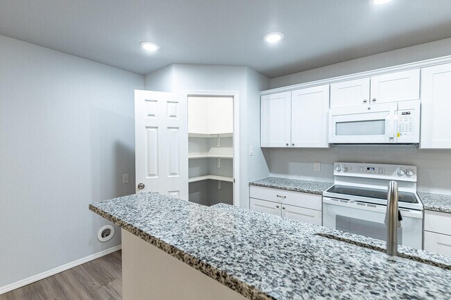 Building Photo - 5517 Kemper St