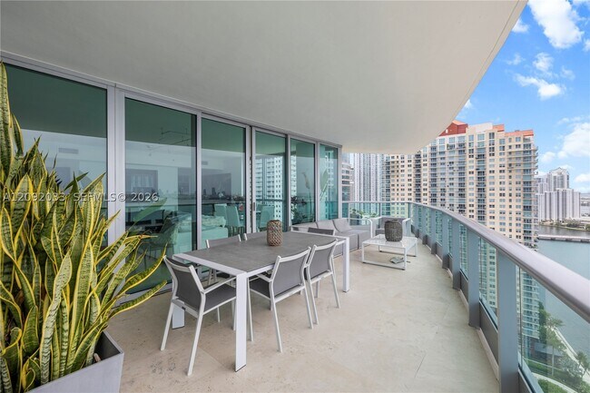 Building Photo - 1331 Brickell Bay Dr