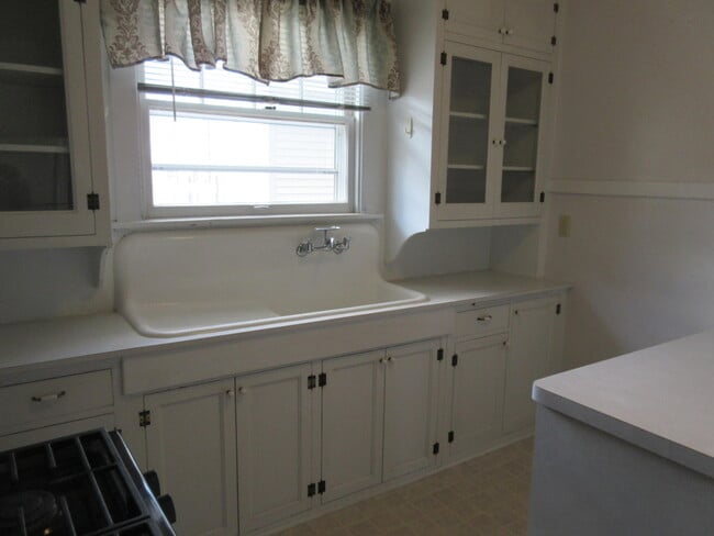 Building Photo - 2615 Taylor Ave