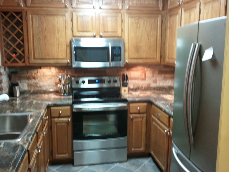 Building Photo - 166 River Breeze Dr