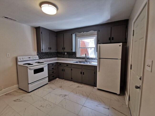 Kitchen - 514 Porter St