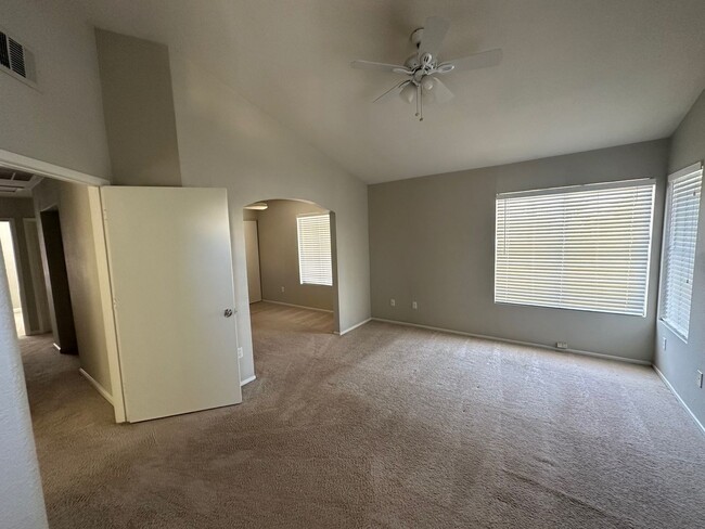 Building Photo - Beautiful 3 Bedroom 2 1/2 Bathrooms 2 Story House! Property Wont Last Long!