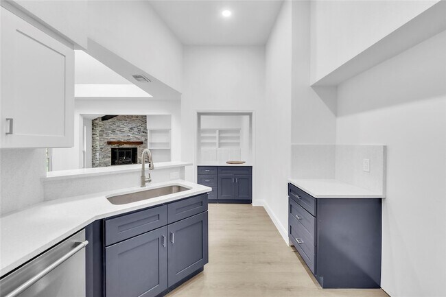 Building Photo - 13826 Wooded Creek Ct