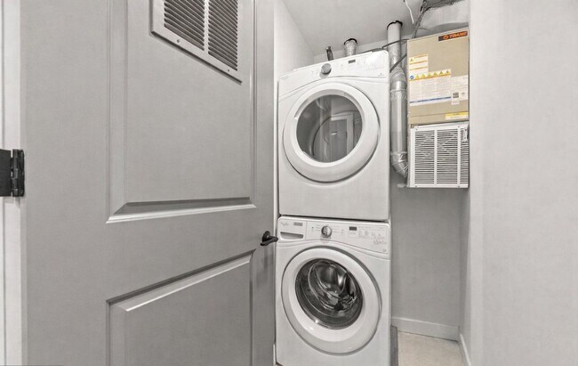 Building Photo - Modern Features Columbia Heights Neighborhood 2 Bedroom 2 Bath Condo with Balcony Pet Friendly