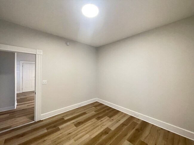 Building Photo - 386 Rimmon St
