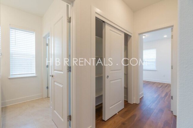 Building Photo - Spacious 4-Bedroom Haven with 4 Full Baths in Lathrop – 3,200 Sq. Ft. of Comfort and Style!